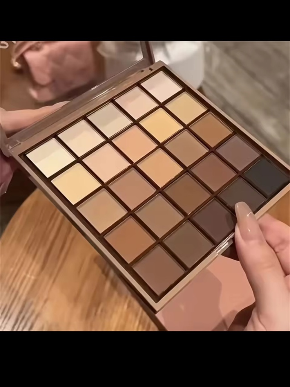 Everyday Neutral Eyeshadow Palette – Soft Brown Tones - Picture 2 of 2